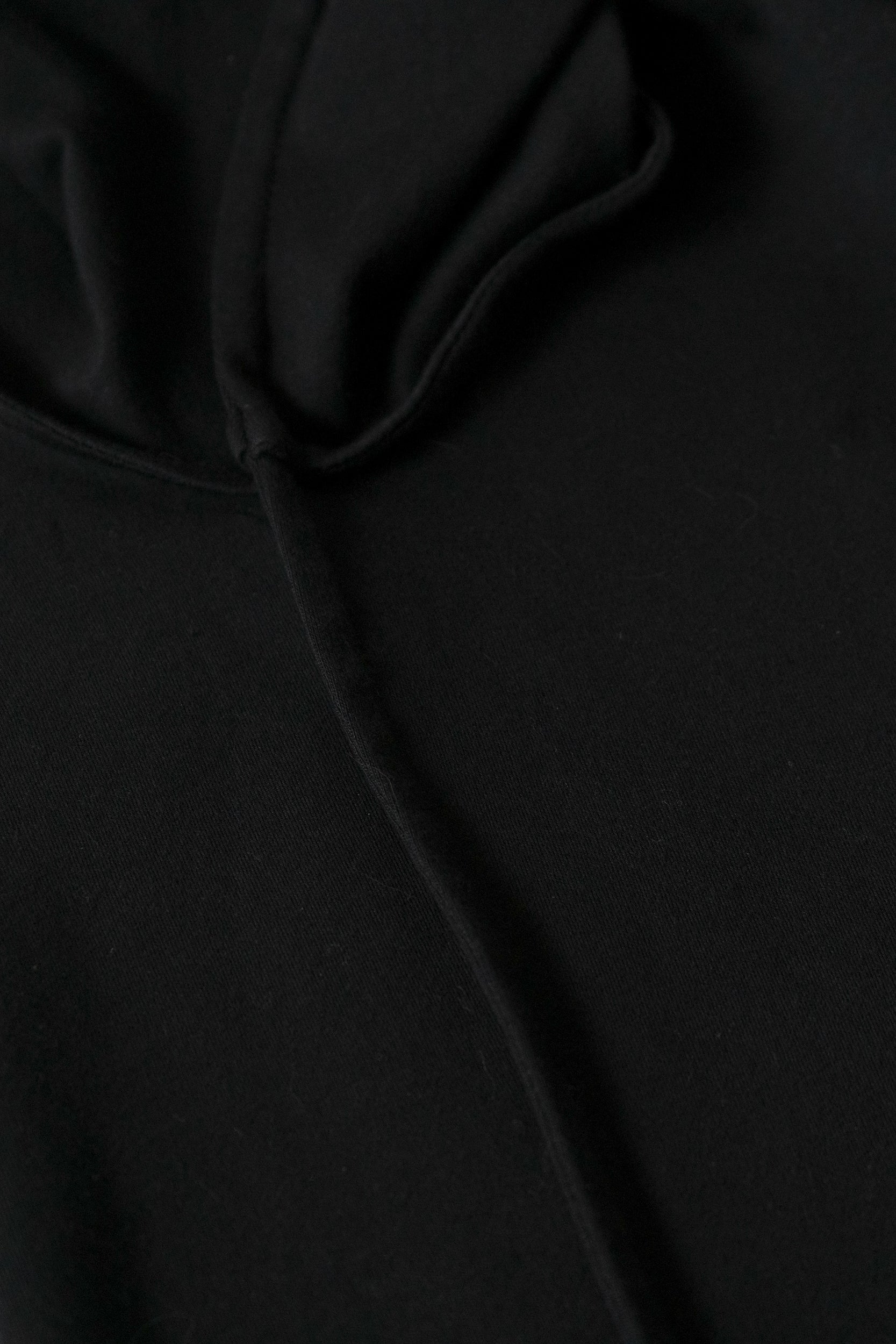 Black pocket t-shirt, seam close up