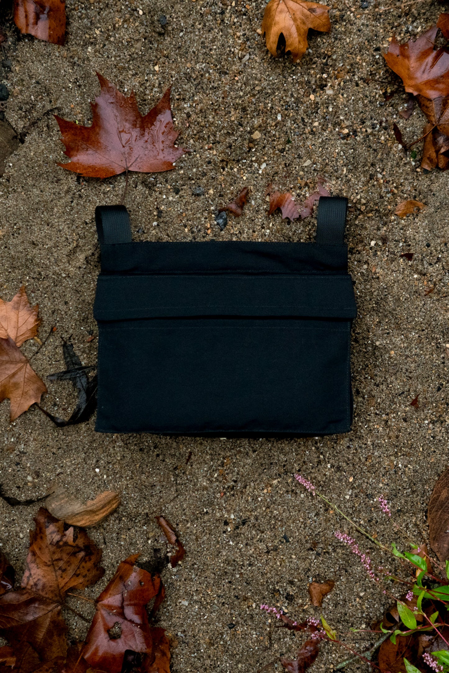Mini-messenger bag, flat close-up