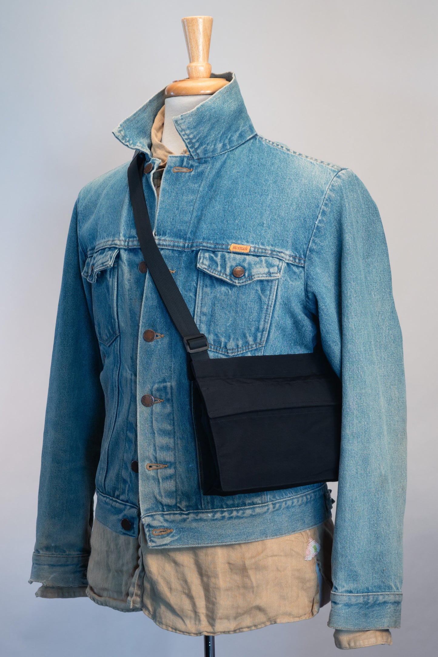 Mini-messenger bag, on body