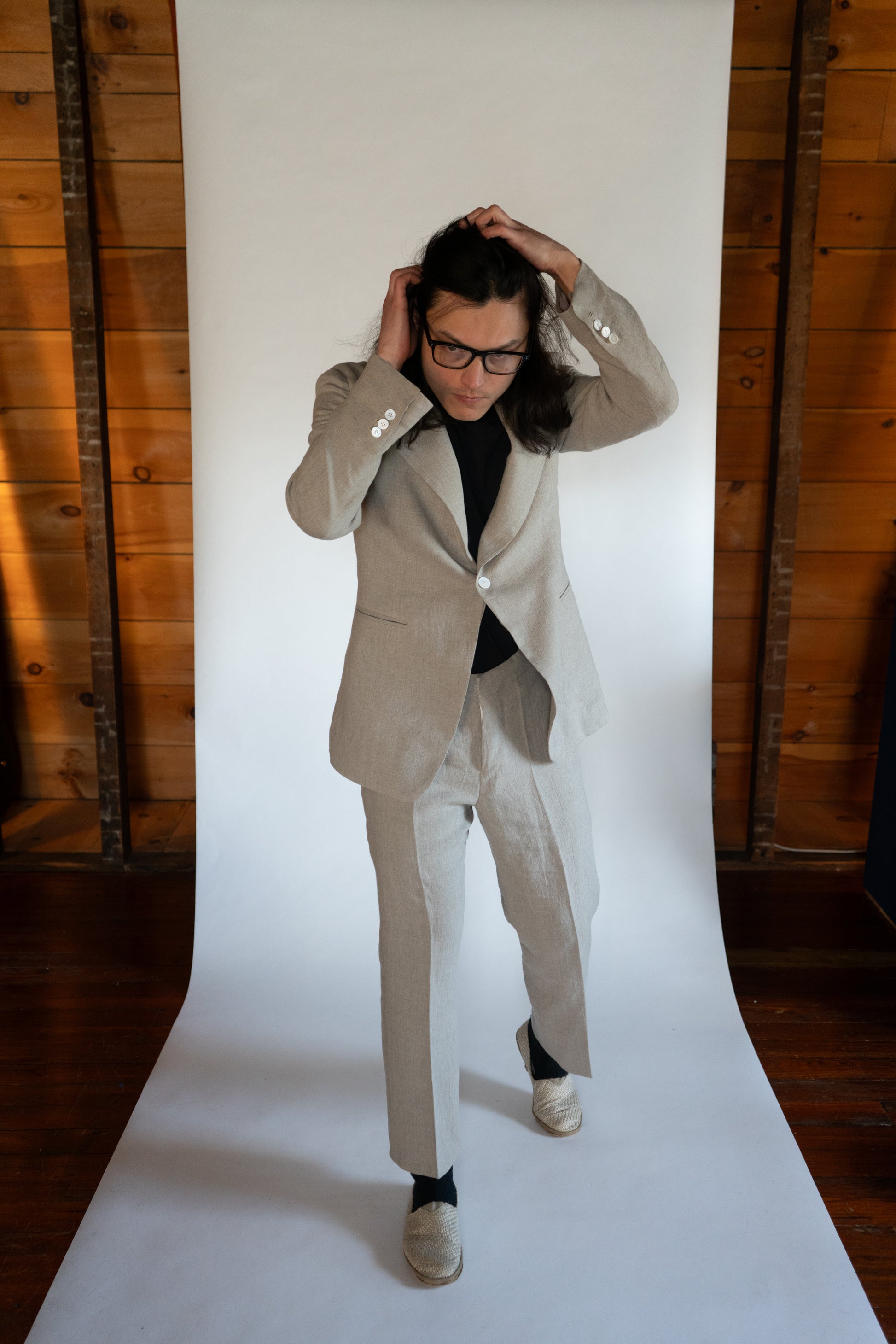 Linen jacket, front in motion